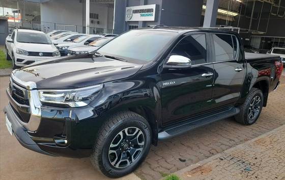 TOYOTA HILUX 2.8 D-4D TURBO DIESEL CD SRX 4X4 AUTOMÁTICO